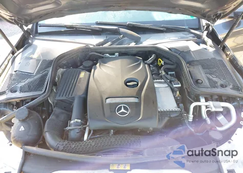 2016 Mercedes-Benz C 300 4Matic z USA, uszkodzony, nr VIN 55SWF4KB4GU105035